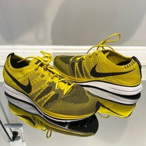 2017 Nike Flyknit Trainer 2017 'Bright Citron'
Bumblebee Yellow